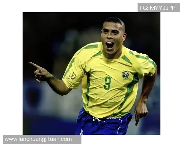 哪个足球明星在比赛中爆发出惊人表现引发全场轰动的故事揭秘